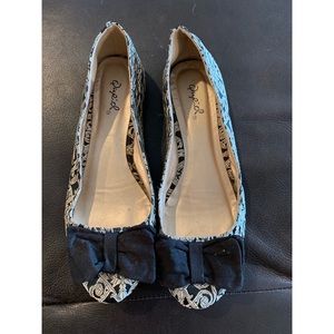 Gold & black fancy flats